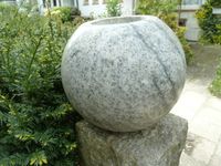 Kugel-Vase aus Granit CrysalWhite, Blumen-Vase Weiss, Grabschmuck Bremen - Vegesack Vorschau