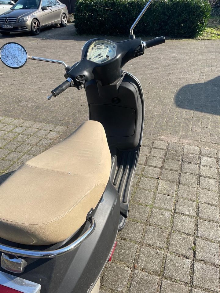 Vespa LX 50 2Takter in schwarz matt lackiert in Bremen