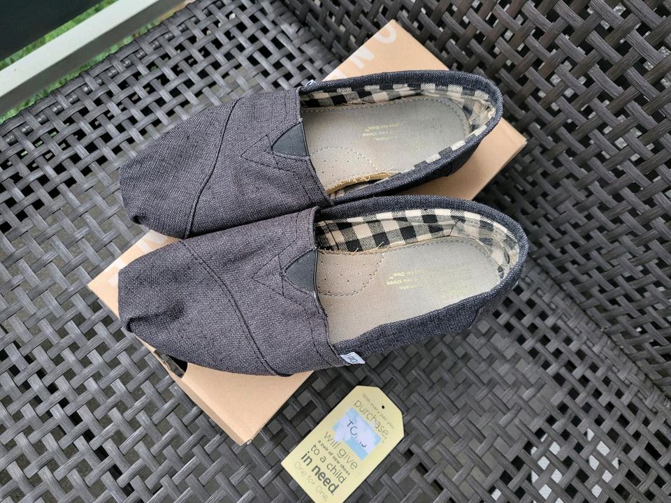 Schöne TOMS Schuhe ❤️ Espadrilles, Alpargata, Slipper, dunkelgrau in Frankfurt am Main