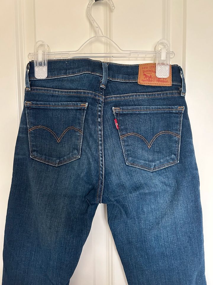 Jeans Kinder Jugendliche Levis W24 / L30 Gr. 158 in Hamburg