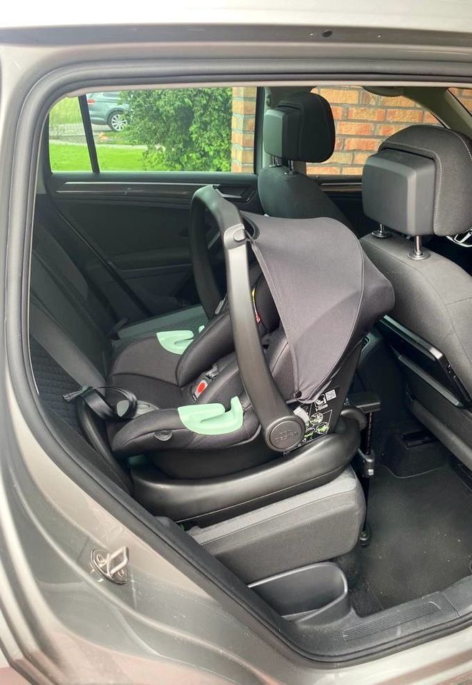 Babyschale, Autositz, Kindersitz inklusive Isofix, Marke:TULIP in Bremerhaven