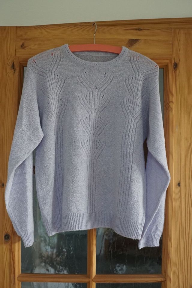 Vintage Pullover Flieder leicht Muster hellblau pale weit S rose in Bückeburg