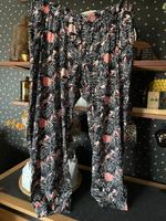 Sommer Hose Pumphose schwarz Blumen Gr. 48/50 Bon Prix Niedersachsen - Uelzen Vorschau