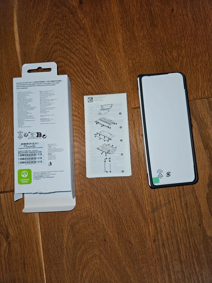 Samsung Galaxy Z Fold5 Standing Case with Strap OVP in Düsseldorf