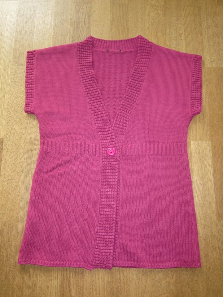 Hübsche ärmellose Strickjacke - Strickweste rosé Gr. 38 in Planegg