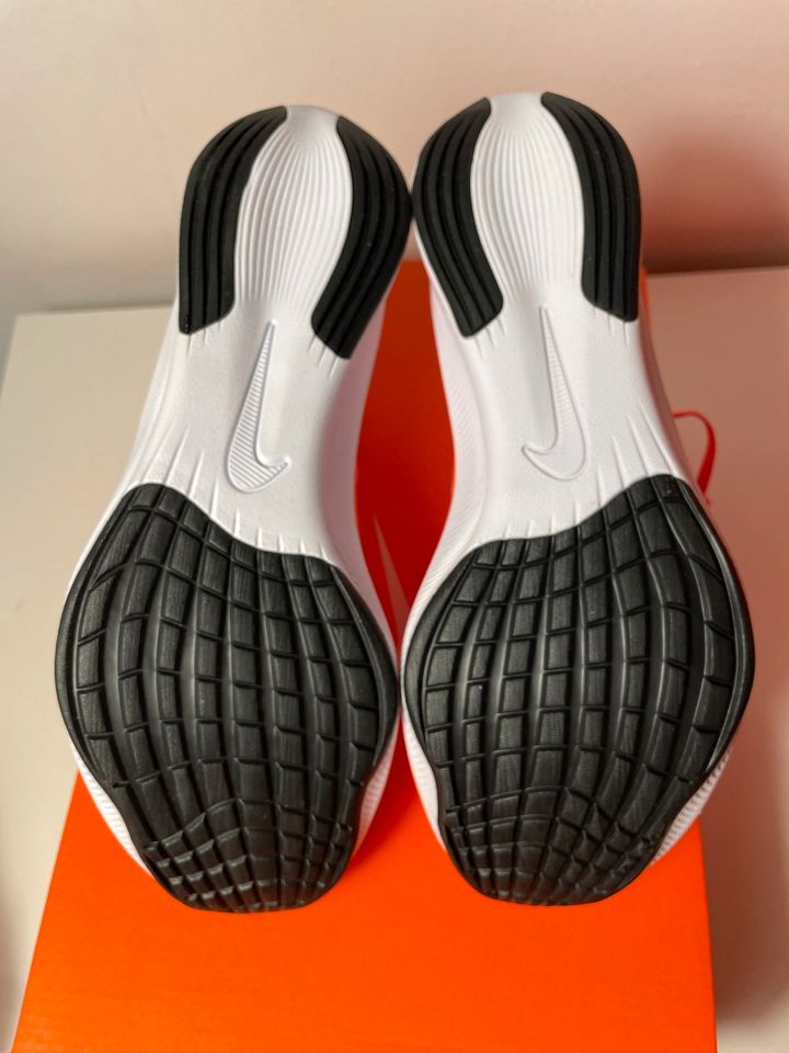 Nike Zoom Fly 3 Sneaker Gr. 36 / 36,5 NEU orange weiß in Aachen