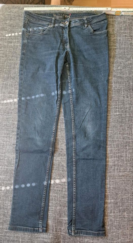 Jeans blau Gr. 40 in Wentorf