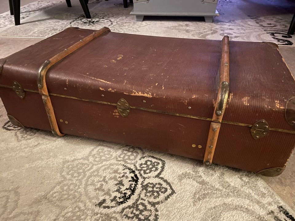 Alter Koffer mit Schlüssel Überseekoffer Vintage Oldtimer in Worms