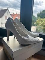 NEU Braut Hochzeit Pumps Marco Tozzi High Heel Absatz Perlen Hessen - Friedberg (Hessen) Vorschau