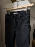 Levi’s Jeans Hose 710 Super Skinny schwarz W26 L28 / L30 Niedersachsen - Lüneburg Vorschau
