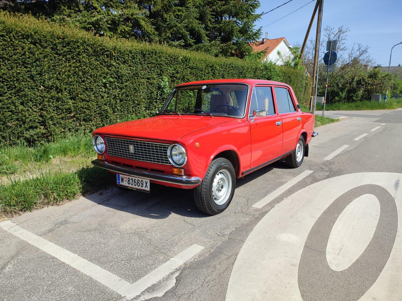 Abbildung des Autos Lada 1200s, rostfrei und…