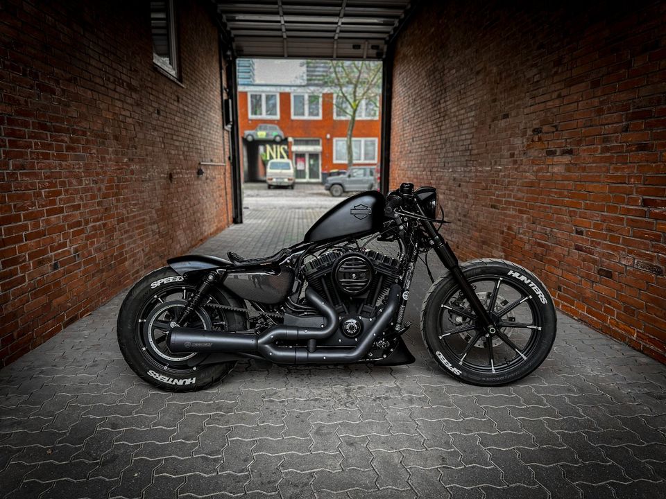 Harley Davidson Carbon Iron Blackout Custom Bike Mattschwarz in Hamburg