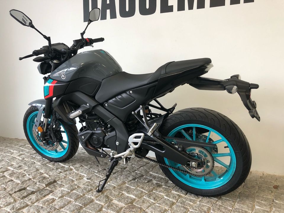 Yamaha MT125 CYAN STORM, SUPER ZUSTAND GARANTIE WENIG KM in Malchin