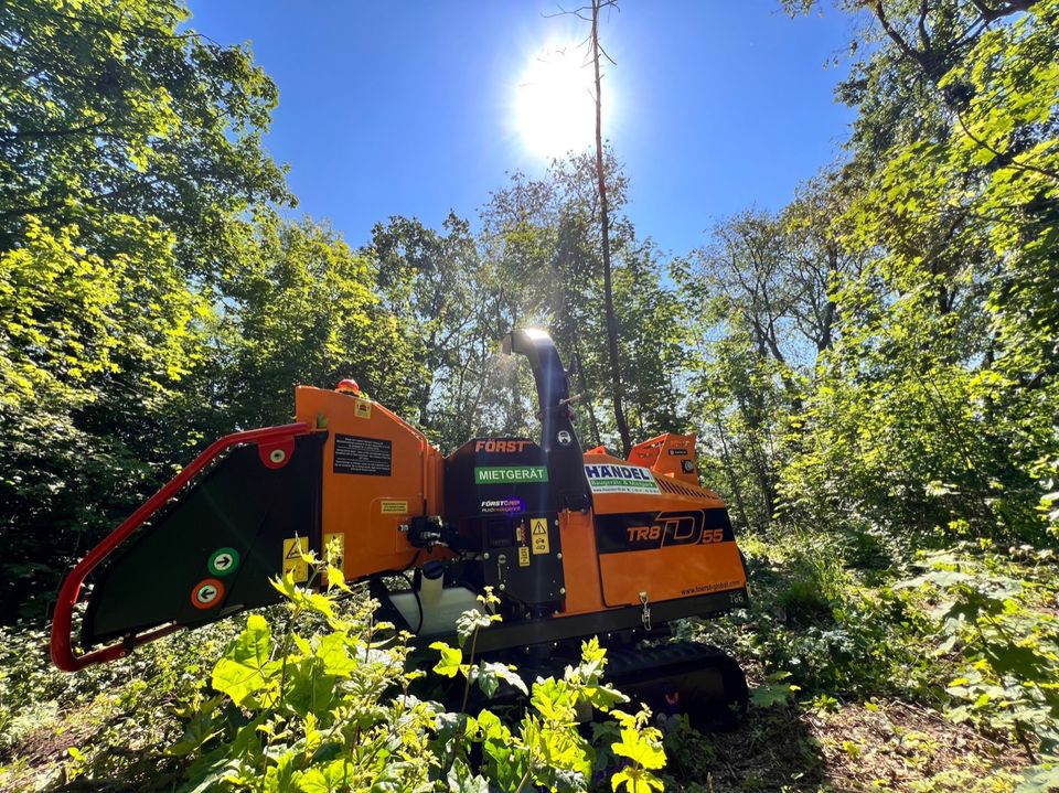 ✅ Häcksler zum Mieten! 200mm Holzhäcksler Först TR8D auf Raupe in Ingolstadt