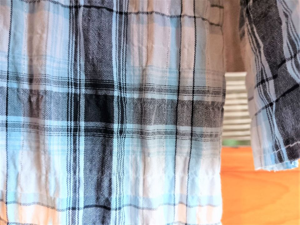 Hübsche lange Bluse, 100 % Baumwolle, Größe 42/44 - neuwertig in Vellmar