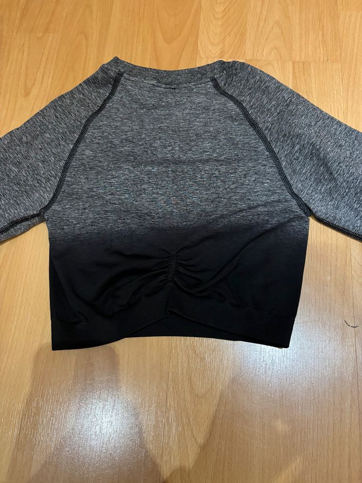 gymshark longsleeve in Willich