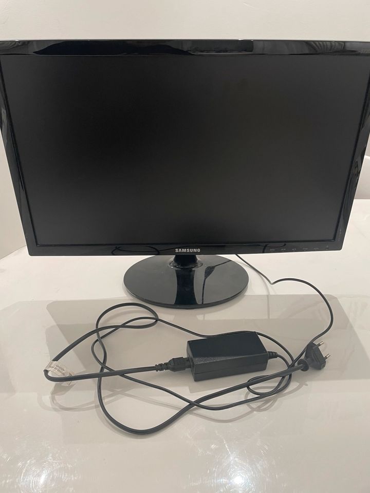 Samsung Bildschirm LED 22 Zoll Desktop Screen Monitor in Ratingen