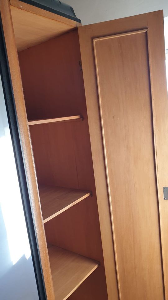 Spiegelschrank, Schrank, Kleiderschrank in Oberrieden