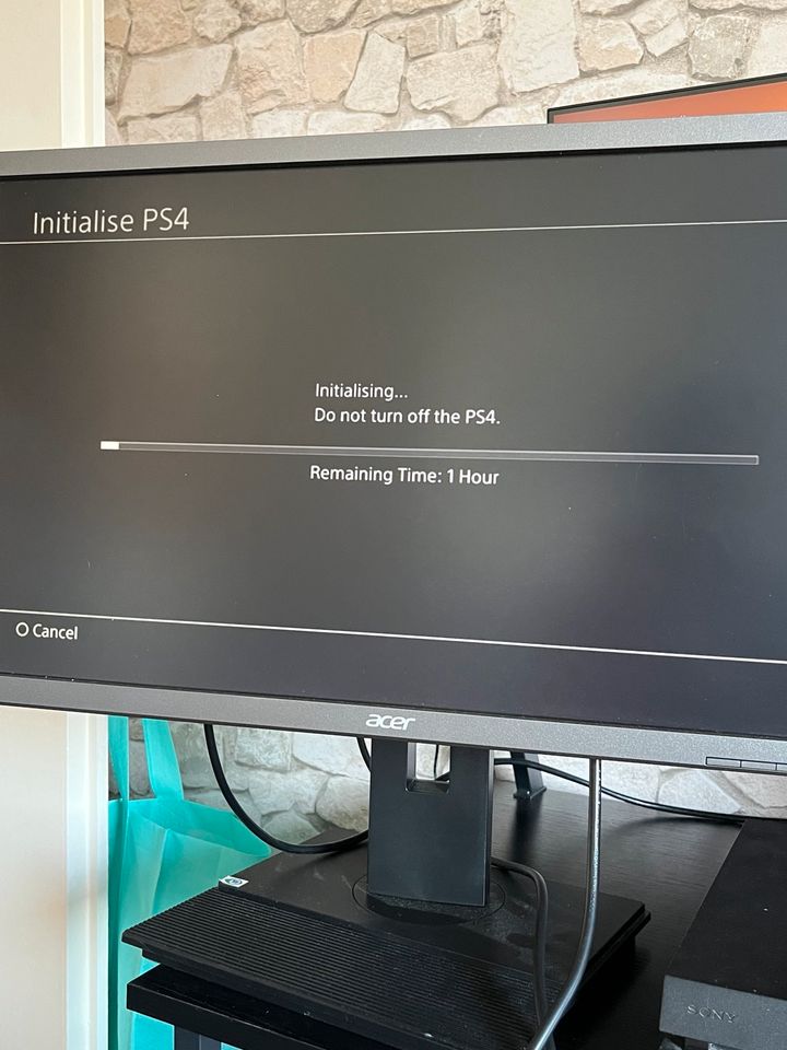 PS4 500GB, Acer monitor, 2 controller, ladestation, 2 spiele in Rüsselsheim