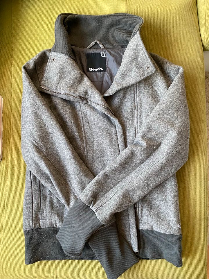 Bench Winterjacke M / L Wolle grau *wie neu* in München