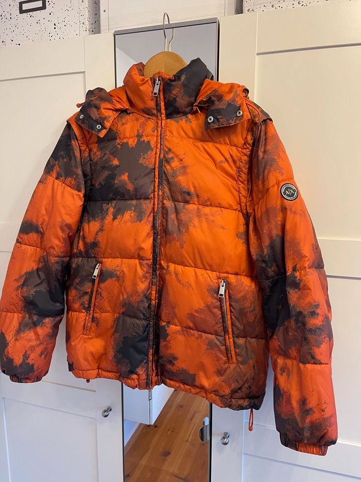 Armani Exchange Winterjacke / Weste Camouflage Orange Gr.M in Neuss