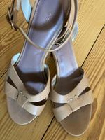 Sandalen beige Gr. 38 von Cox max. 5x getragen Hessen - Wiesbaden Vorschau
