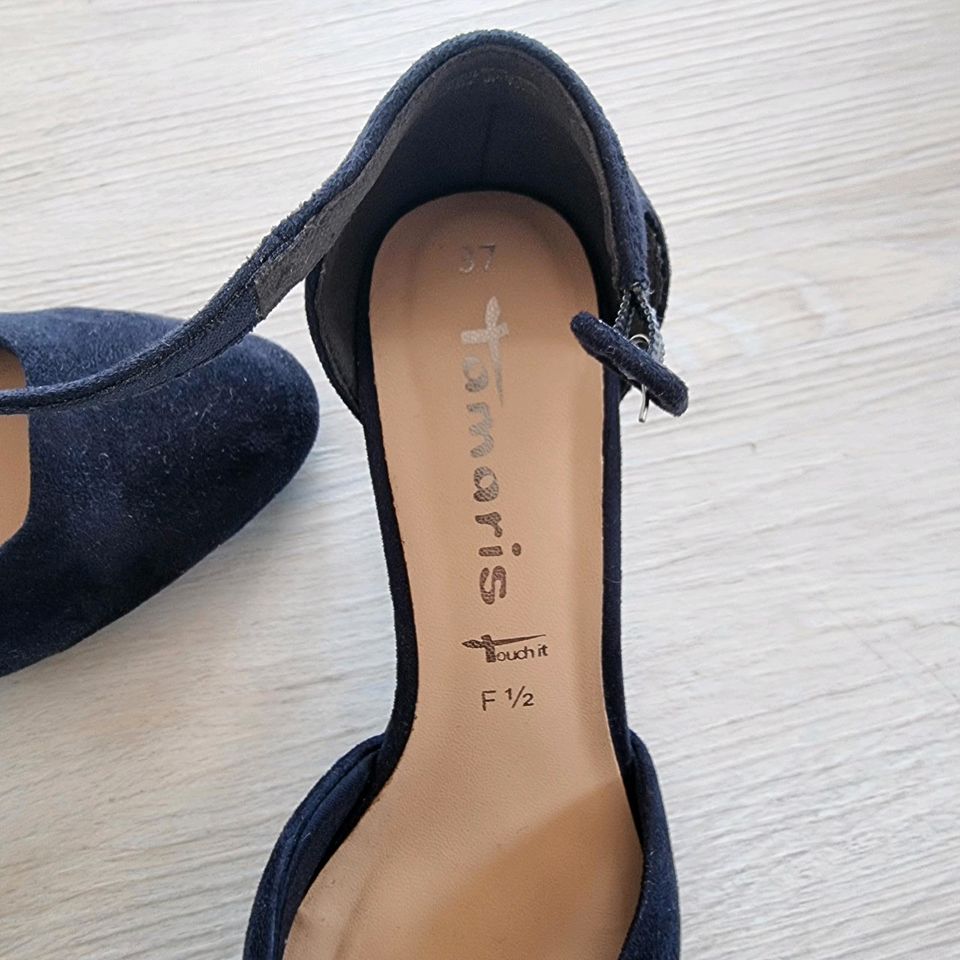 Tamaris Pumps Konfirmation Gr. 37 blau dunkelblau in Freiburg im Breisgau