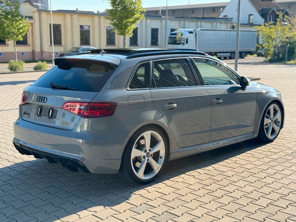 AUDI RS3 Sportback PANO RS-SCHALENSITZE ROTOR in Mannheim