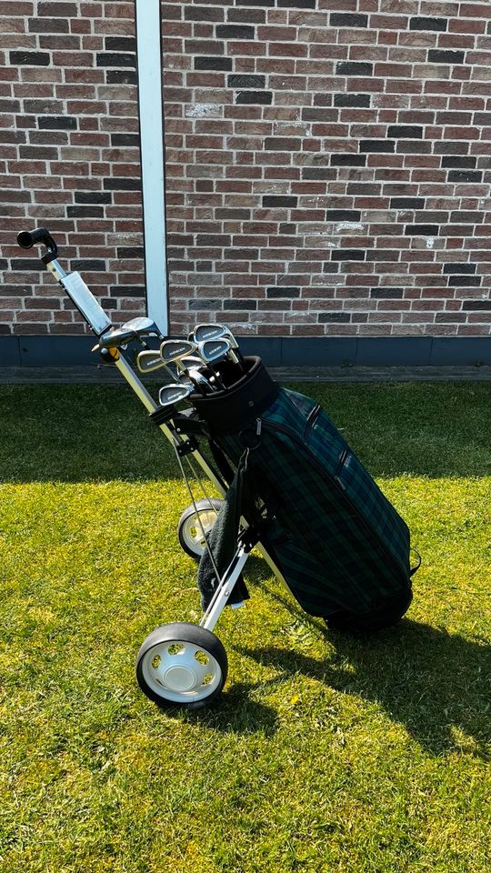 Komplettes Golfset mit Bag, Trolley und Zubehör in Eggebek