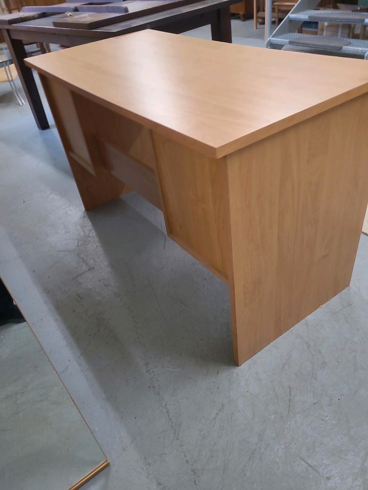 Schreibtisch, Holz, 3 Schubladen, 1 Tür in Bad Sachsa