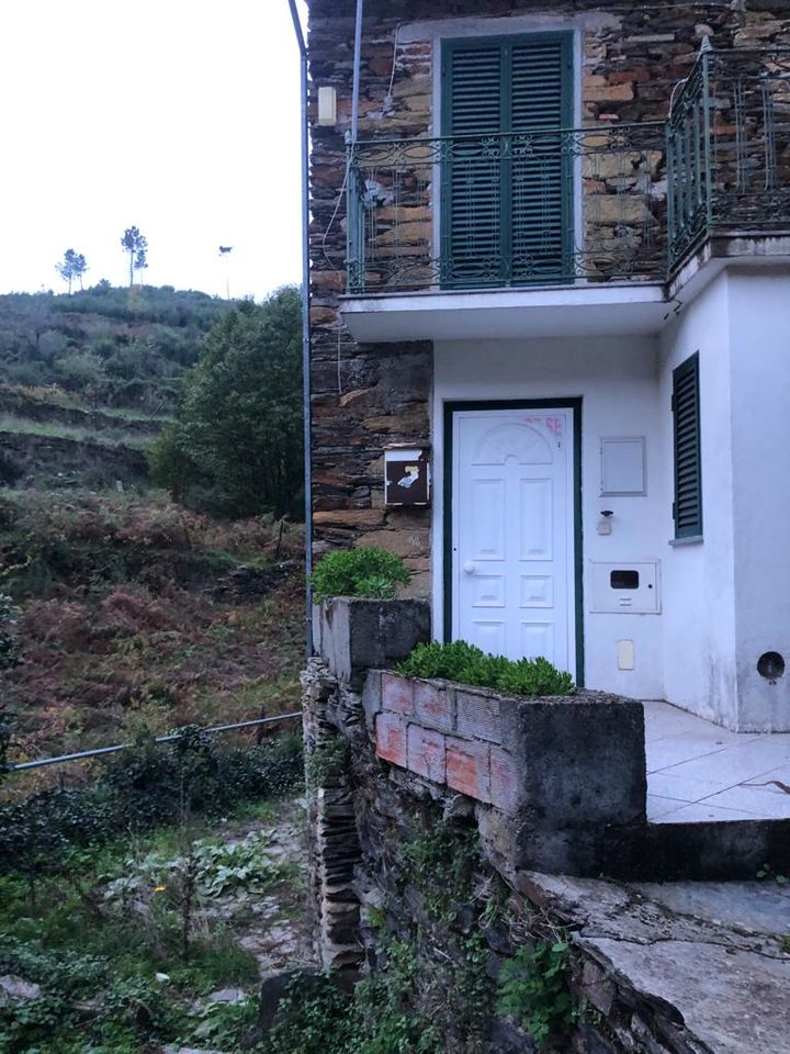 Trockensteinhaus mit Grundstück in Portugal zum Verkaufen in Hamburg