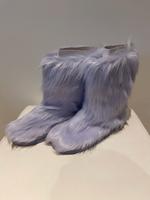 H&M: lila Plüschstiefel, Fakefur, Kunstfellstiefel, Gr. 38 Findorff - Findorff-Bürgerweide Vorschau