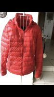 NEU❣️Daunenjacke, Gr. S, soft light, rot, Benetton, Kapuze Frankfurt am Main - Seckbach Vorschau