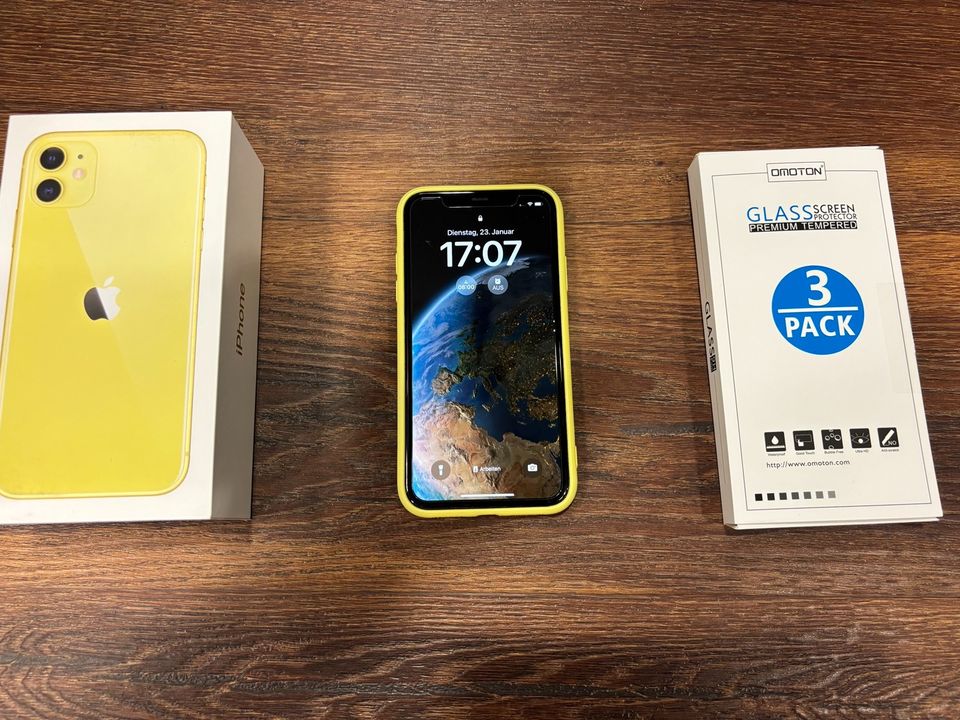 iPhone 11 128 GB Gelb inkl. Original Verpackung und Zubehör in Berlin