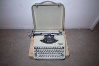 Schreibmaschine OLYMPIA SPLENDID 33 Nordrhein-Westfalen - Oberhausen Vorschau