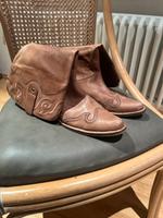 Esprit Leder Cowboy Stiefel 41 neu Hessen - Eichenzell Vorschau