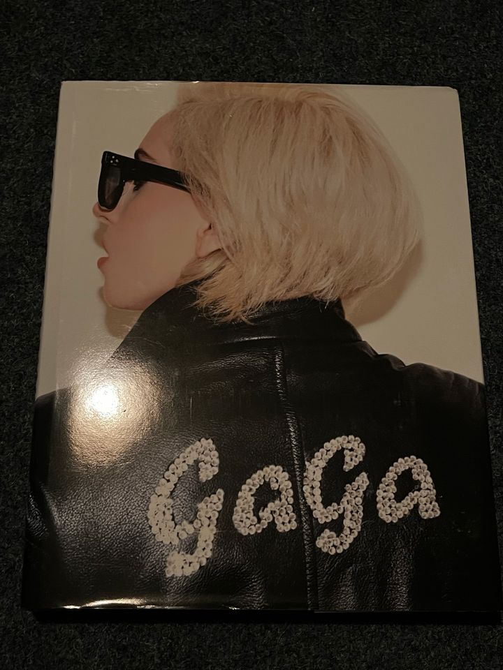 Terry Richardson Lady Gaga Fotoband in Hamburg