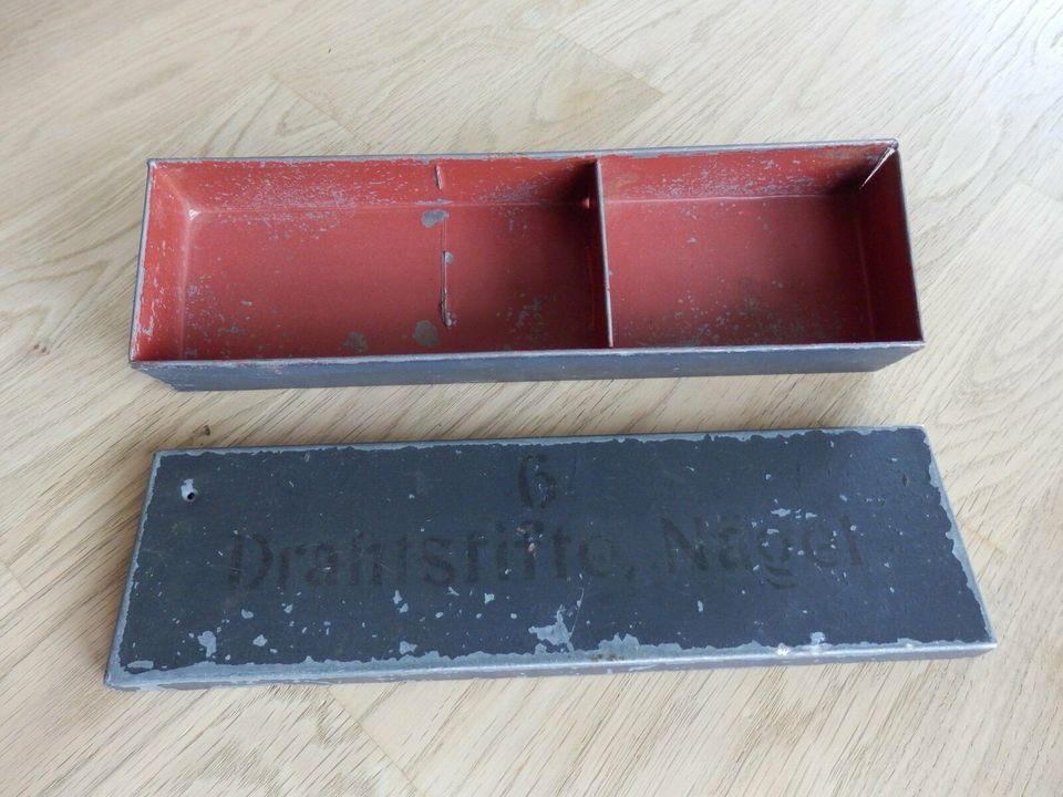 Alte Blechbox mit Deckel mit Aufdruck - Drahtstifte, Nägel in Warthausen