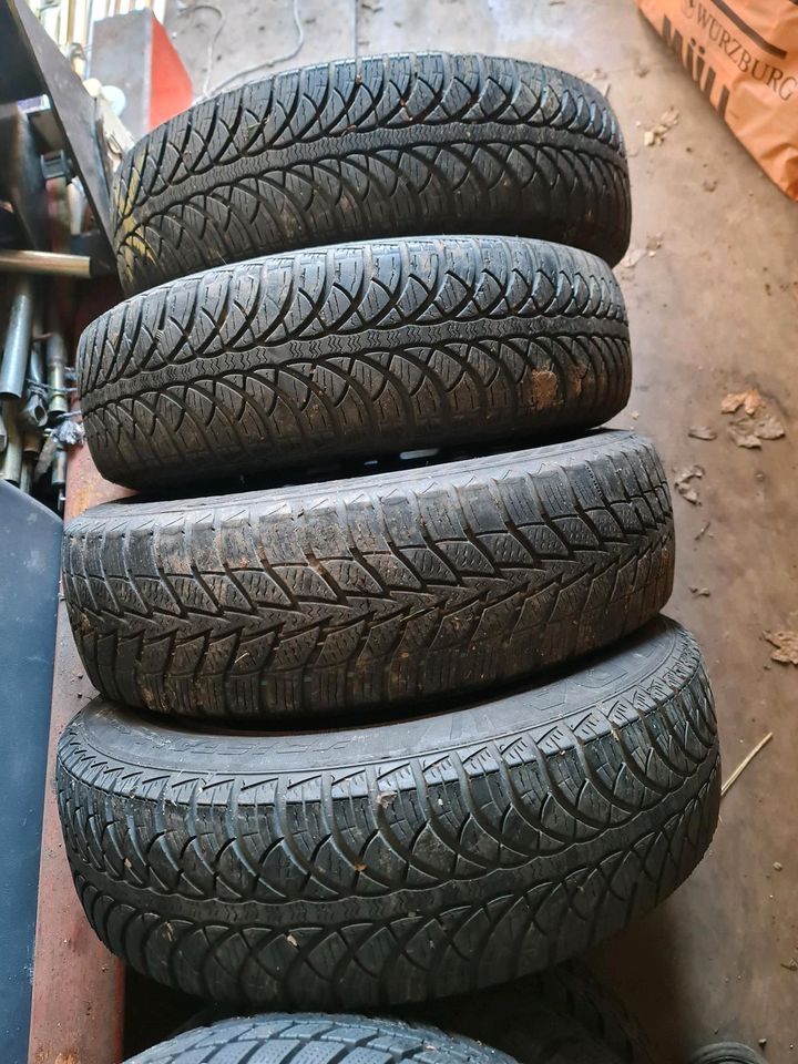 8 Winterreifen  mit Stahlfelgen 145/70R13 und 165/70R14 in Kitzingen