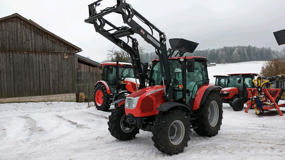 McCormick Traktor X4.070 Allrad Traktor mit Frontlader in Tännesberg