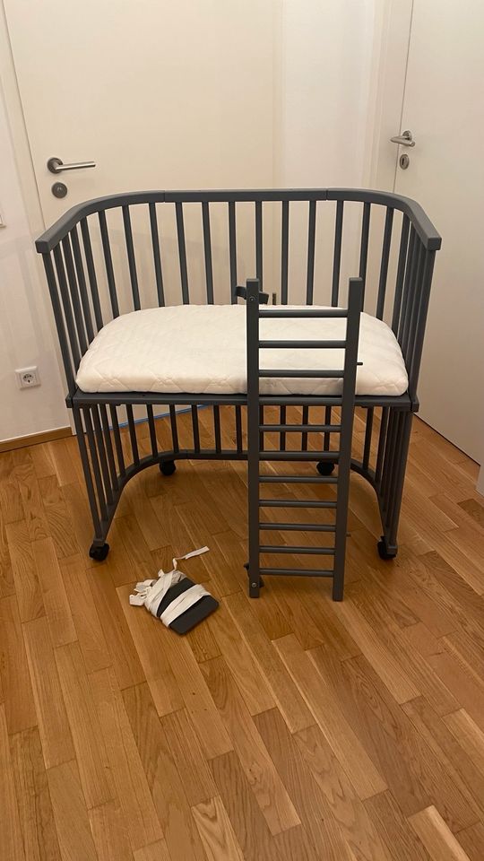 Babybay Beistellbett Boxspring grau Rausfallschutz u. Matratze in Essen