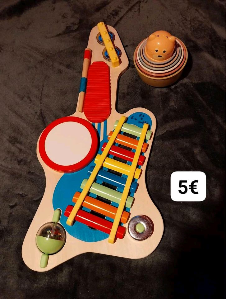 didaktische Gitarre und Stapelschalen Spielzeug in Friedrichshafen