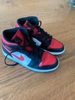 Nike Air Jordan Schuhe rot-schwarz-weiß Größe 42 Bayern - Dettelbach Vorschau