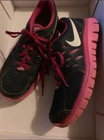 Nike Sneaker fitsoft gr. 5,5 sehr gut Saarland - Neunkirchen Vorschau