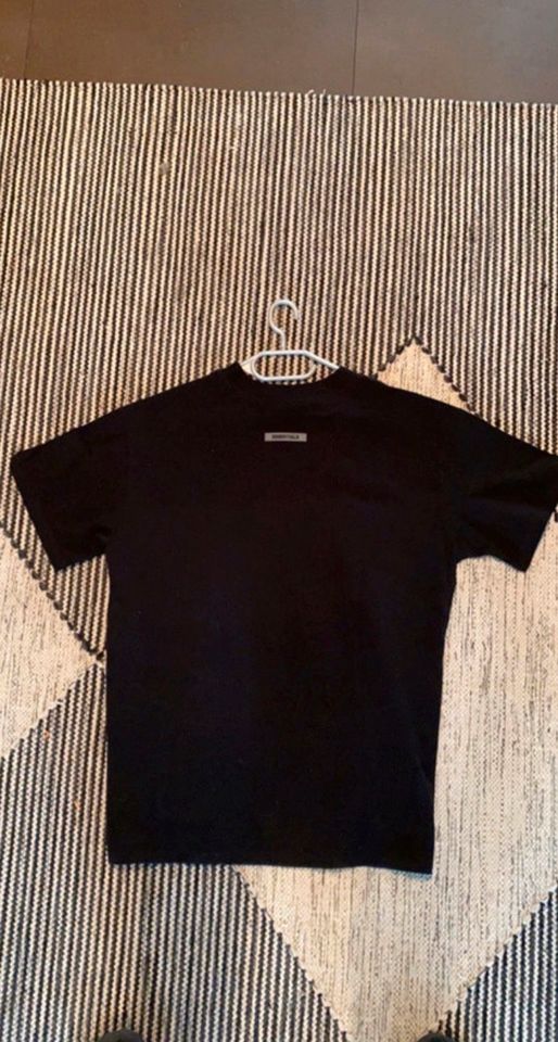 Fear of God Essentials Shirt in Salzgitter