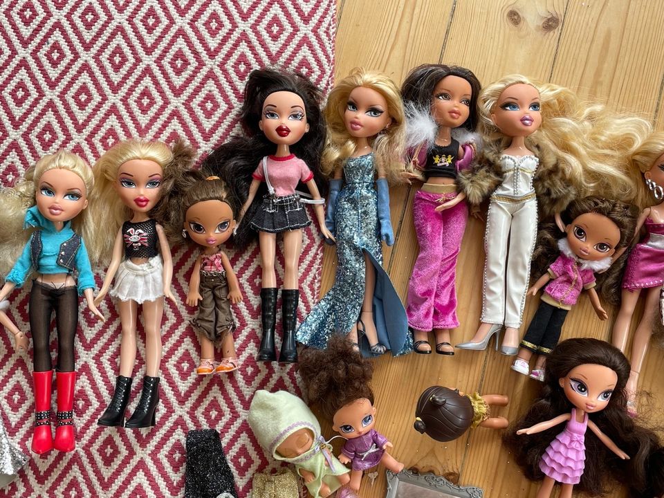 Bratz Puppen Sammlung mit viel Zubehör in Ammersbek