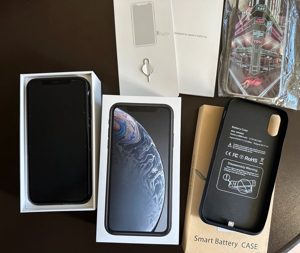 Apple iPhone Xr 64GB schwarz (Dbrand-Skin) Akkucase & Zubehör OVP in Dresden