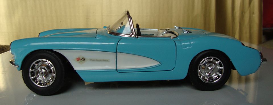 Chevrolet Corvette 1957 1:18 Road Legends Gebraucht ! Ohne OVP. ! in Köln