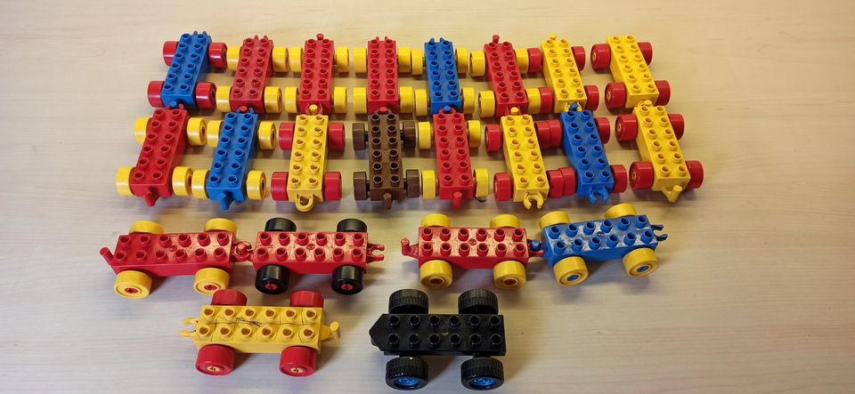 LEGO Duplo Auto Eisenbahn Fahrzeug Schiene in Norderstedt