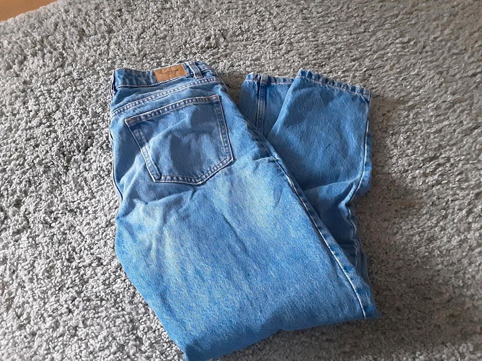 Hose Jeans Jeanshose Bershka MOM 38 M in Heidesheim